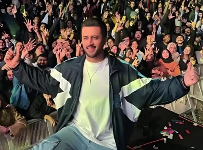 watch atif aslam performs shah rukh khan s dil se re