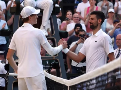 sinner stuns djokovic to reach first wimbledon final