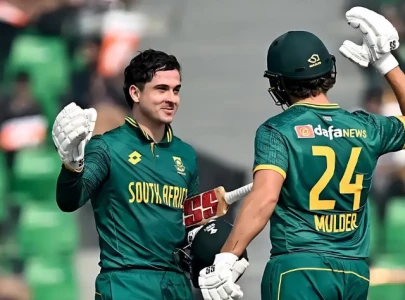 tri series south africa set 305 run target against new zealand in second odi tri series south africa set 305 run target against new zealand in second odi
