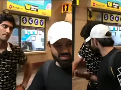 watch rizwan gives his phone to naseem shah after accidentally breaking his