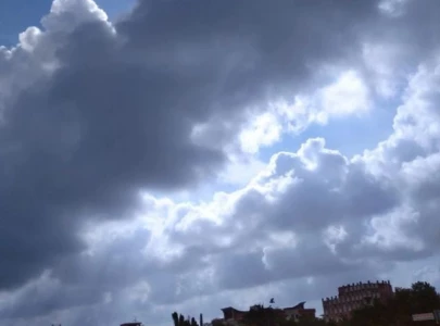 cloudy skies drizzle expected in karachi cloudy skies drizzle expected in karachi