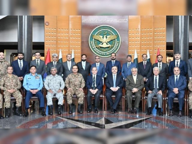 PM Shehbaz visits ISI HQ for briefing on security preparedness | The Express Tribune