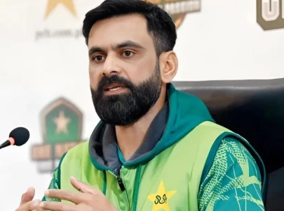 hafeez remarks on 90s heroes irks shoaib