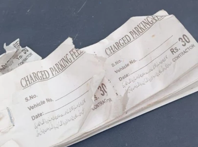 karachi traffic police cracks down on illegal parking fees collectors karachi traffic police cracks down on illegal parking fees collectors