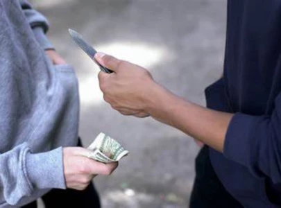 pml f acuses mqm p of extortion