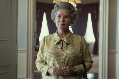 fictional dramatisation netflix adds disclaimer to the crown after anger over story lines