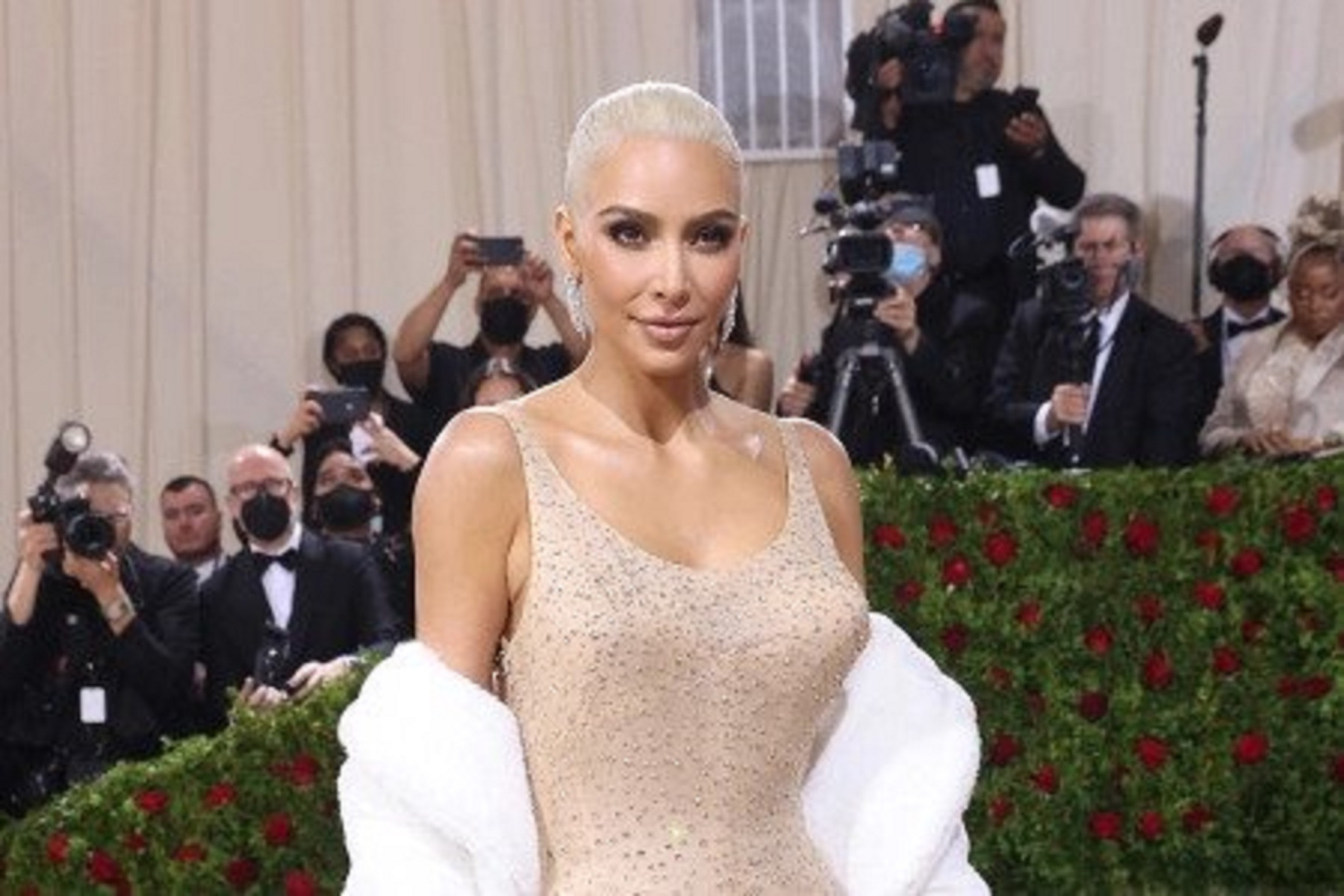 Marilyn Monroe  Kim Kardashian: Marilyn Monroe's iconic dress that Kim  Kardashian flaunted at Met Gala allegedly damaged, Twitter isn't happy