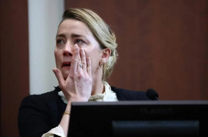 amber heard says johnny depp sexually assaulted her in australia while filming pirates