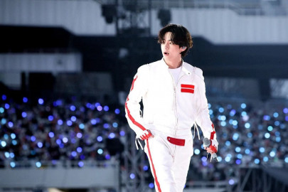 bts v is the fastest person to reach 40m followers on instagram bts v is the fastest person to reach 40m followers on instagram