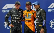 f1 championship leader norris grabs stressful las vegas pole
