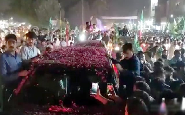 a view of faisalabad roads on saturday night scrrengrab of pml n video a view of faisalabad roads on saturday night scrrengrab of pml n video