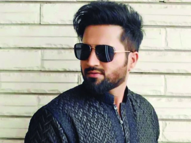 Falak Shabir champions creative freedom | The Express Tribune Falak Shabir champions creative freedom | The Express Tribune