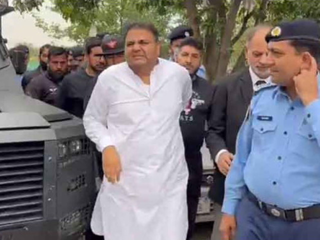 pti leader fawad chaudhry ran back inside the court s premises to evade arrest screengrab