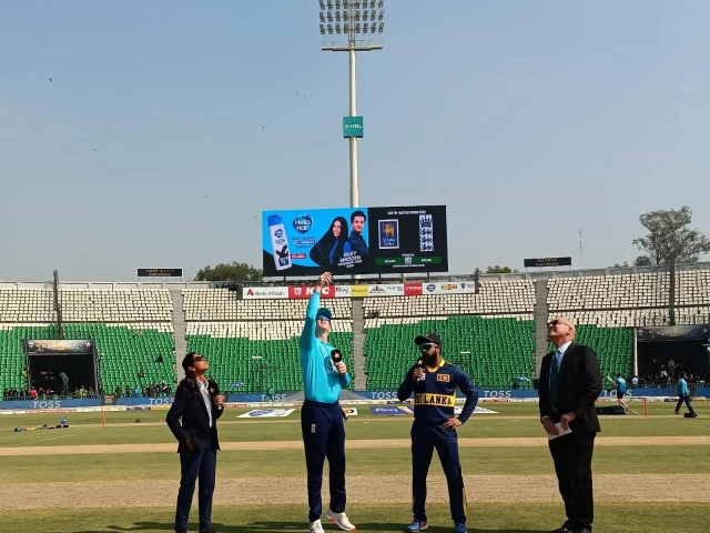 Sri Lanka opt to bowl first against England