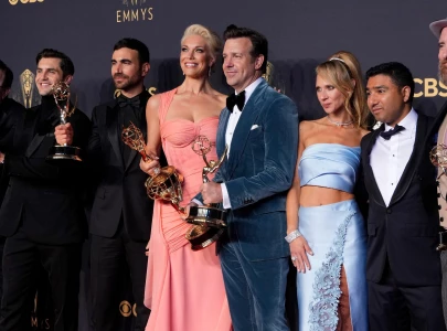 dinner party style emmys display little overt sign of pandemic constraints