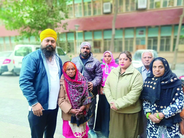 indian woman in pakistan returns home after 22 years