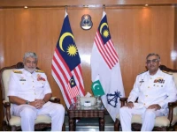 chief of naval staff admiral naveed ashraf was received at royal malaysian navy headquarters by admiral tan sri dr zulhelmy bin ithnain chief of the royal malaysian navy photo ispr
