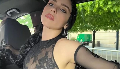 billie eilish spills her sweat proof tour makeup secrets