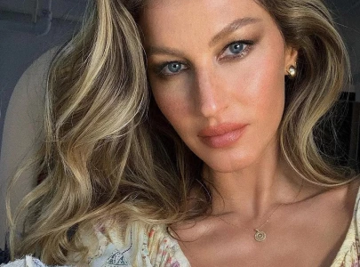 14 effortlessly chic makeup ideas for fall from subtle smokes to moody metallics