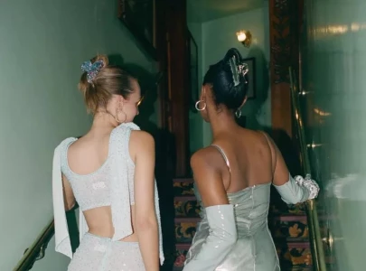 10 chic claw clip hairstyles to elevate your everyday look 10 chic claw clip hairstyles to elevate your everyday look