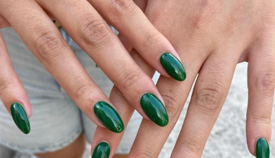 23 dark green nail designs that are totally envy worthy