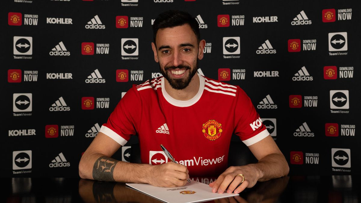 fernandes signs new man utd deal