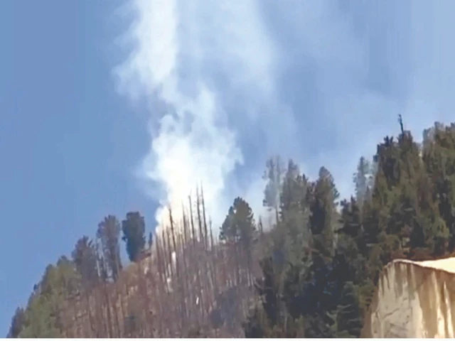 smoke billows after the pakistan army destroys indian army s chakpatra post in iiojk photo ppi smoke billows after the pakistan army destroys indian army s chakpatra post in iiojk photo ppi