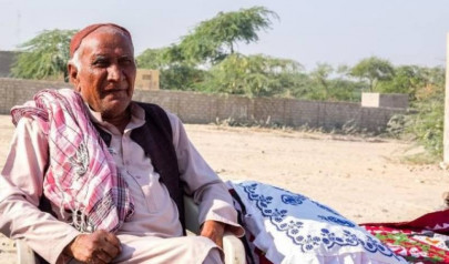 poet s funeral echoes with his songs poet s funeral echoes with his songs