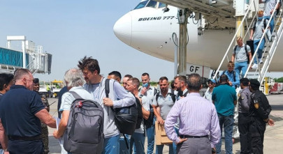 england cricketers arrive in karachi for first pakistan tour in 17 years england cricketers arrive in karachi for first pakistan tour in 17 years