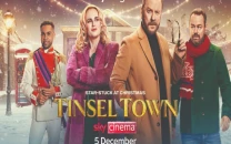 sutherland finds x mas spirit in tinsel town