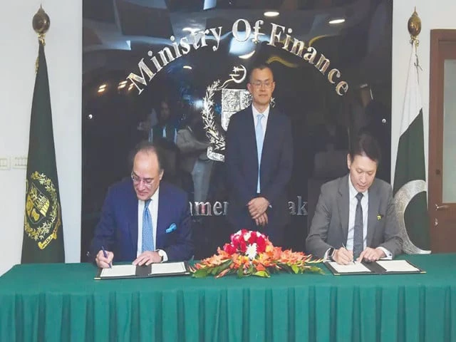 finance minister muhammad aurangzeb signs a memorandum of understanding as binance founder changpeng zhao looks on in islamabad photo courtesy x financegovpk finance minister muhammad aurangzeb signs a memorandum of understanding as binance founder changpeng zhao looks on in islamabad photo courtesy x financegovpk