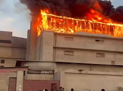 fire guts restaurant on tipu sultan in karachi