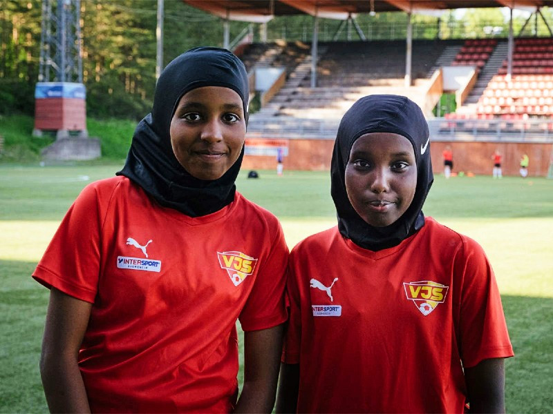 kamila nuh l and nasro bahnaan hulbade both 13 years old pose for photos at the beginning of a football training session photo afp
