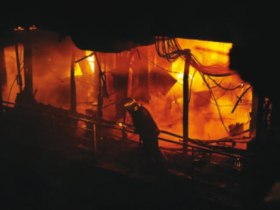 fire at beverly centre dozens of shops gutted in upscale plaza