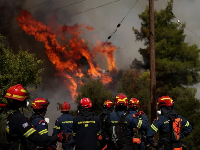 Two die as firefighting helicopters collide in Greece, French blaze changes course Two die as firefighting helicopters collide in Greece, French blaze changes course