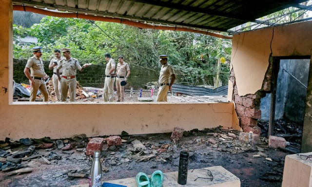 policemen inspect anjootambalam veererkavu temple in kasaragod district of kerala on october 29 2024 after the firecrackers explosion photo afp policemen inspect anjootambalam veererkavu temple in kasaragod district of kerala on october 29 2024 after the firecrackers explosion photo afp