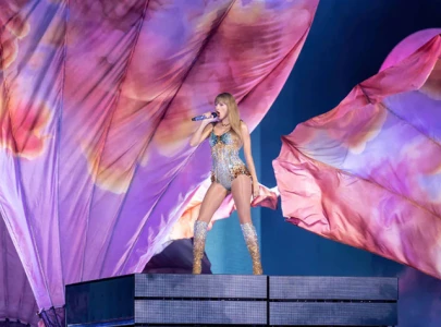 taylor swift gives 100 000 bonus and hand written note to eras tour crew members after u s leg