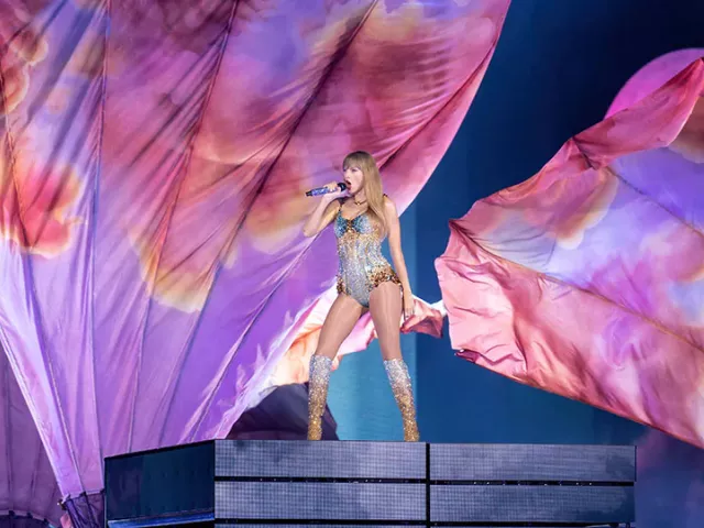 taylor swift gives 100 000 bonus and hand written note to eras tour crew members after u s leg