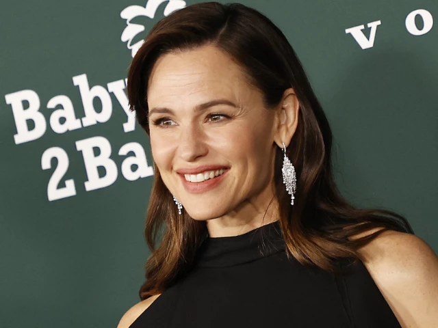 jennifer garner speaks up about l a fires and helping community my heart bleeds for my friends