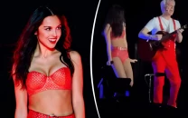 olivia rodrigo brings out david byrne for live burning down the house duet at governors ball olivia rodrigo brings out david byrne for live burning down the house duet at governors ball