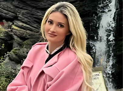holly madison accuses zak bagans of cheating on social media following breakup