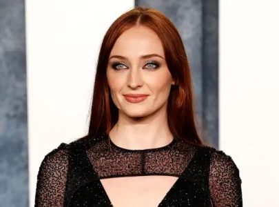 game of thrones star sophie turner offers advice to new harry potter cast avoid social media game of thrones star sophie turner offers advice to new harry potter cast avoid social media