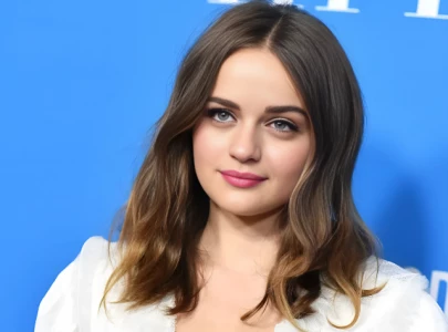 joey king suffers facial burns in cooking accident shares blistered photos