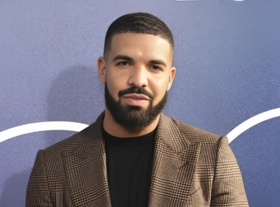 drake left embarrassed after hitting on engaged security guard at perth concert drake left embarrassed after hitting on engaged security guard at perth concert
