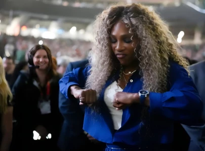 serena williams joins kendrick lamar for a crip walk cameo during super bowl halftime show