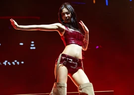 blackpink s jennie draws mixed reactions for coachella 2025 set amid lip syncing allegations blackpink s jennie draws mixed reactions for coachella 2025 set amid lip syncing allegations