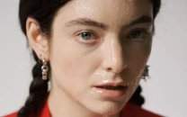 lorde performs unreleased song at washington square park after police shut down pop up lorde performs unreleased song at washington square park after police shut down pop up