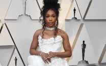 sza convinces child to ditch whippets for selfie as she criticises drug targeting on social media sza convinces child to ditch whippets for selfie as she criticises drug targeting on social media
