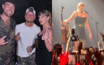 taylor swift hops onstage for surprise performance at travis kelce s tight end university concert