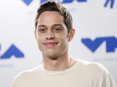 pete davidson opens up about complex relationship with grandfather during live show appearance